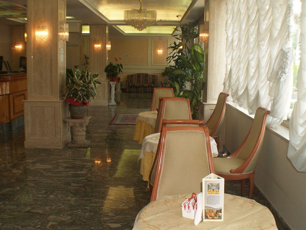Hotel Romulus Nhà hàng bức ảnh